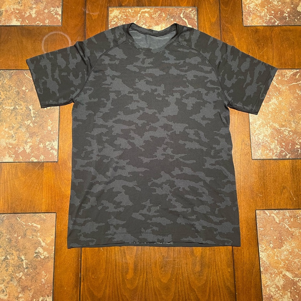 lululemon Metal Vent Tech 2.0 Black Camo Large